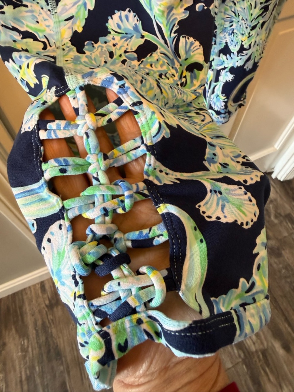 Lilly Pulitzer Navy, Aqua & Pink Floral Capri Leggings NWOT - Picture 6 of 10